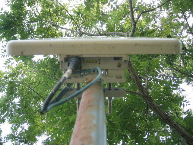 Signal strength meter under antenna